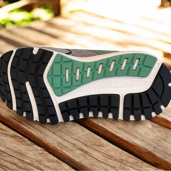 Brooks Ariel '20 Women's Running Shoes - Size 9 Wide (D) - Grey/Green - EUC - Picture 9 of 12